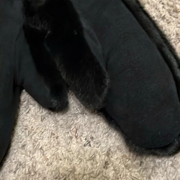 Nike black faux fur mittens, XS/S - Picture 7 of 9